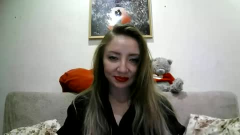 Snapshot of elvinasweet chatting on September 2025 02:27:02 AM ElvinaSweet online show from September 2025 02:27:02 AM