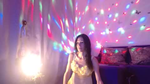 Elisa online show from November 2025 06:24:02 PM