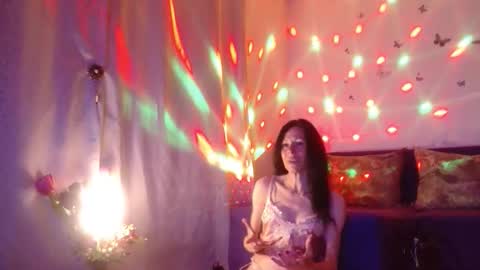 Elisa online show from April 2026 06:12:01 PM