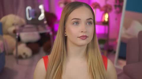 Elyssa online show from March 2026 07:17:01 PM