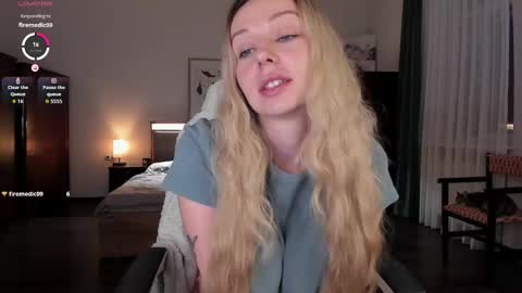 Emilie online show from October 2025 02:50:01 PM