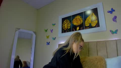 ema garcia  online show from October 2025 12:34:02 PM