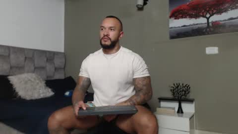 Snapshot of emanuelspencer chatting on June 2026 04:04:01 AM emanuelspencer online show from June 2026 04:04:01 AM