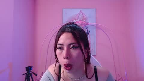 Snapshot of ember_queen chatting on July 2026 12:33:02 PM ember_queen online show from July 2026 12:33:02 PM