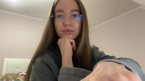 Alina online show from April 2026 07:18:01 PM