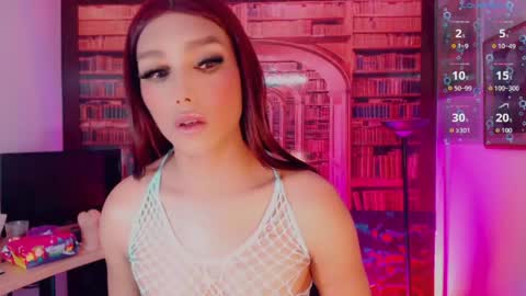 Snapshot of emeli_roushot chatting on May 2026 11:06:01 AM Emeli online show from May 2026 11:06:01 AM
