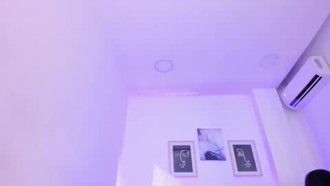 emelie_89 online show from January 2025 03:11:01 PM