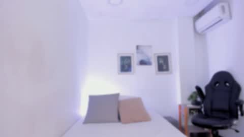 emelie_89 online show from October 2025 11:58:02 AM