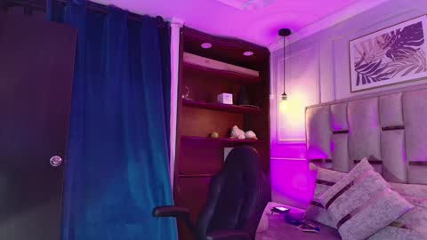 Snapshot of emelie_ch_ chatting on December 2024 03:05:02 AM Emily  online show from December 2024 03:05:02 AM