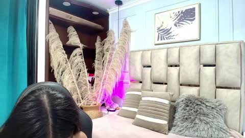 Snapshot of emelie_ch_ chatting on January 2025 05:37:02 AM Emily  online show from January 2025 05:37:02 AM