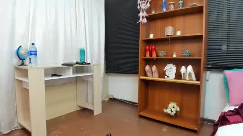 Snapshot of emely_garcia chatting on December 2024 12:30:01 AM Emely   online show from December 2024 12:30:01 AM