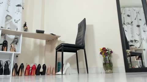 Snapshot of emely_garcia chatting on February 2025 12:51:02 AM Emely   online show from February 2025 12:51:02 AM