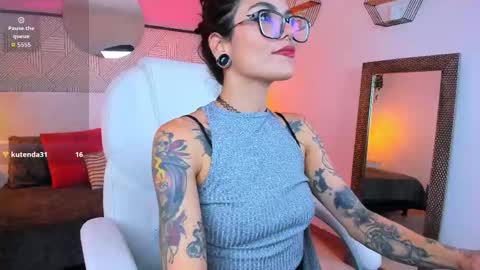 Esmeralda online show from November 2025 01:33:02 PM