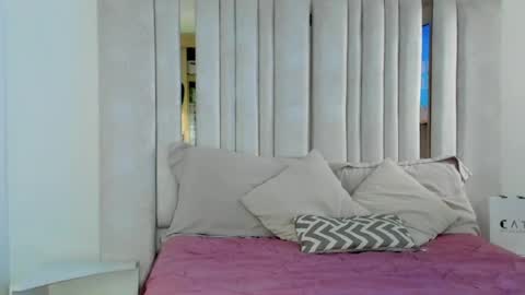 Snapshot of emi_royse chatting on April 2026 10:00:02 PM emi_royse online show from April 2026 10:00:02 PM