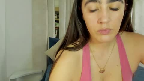 Snapshot of emi_royse chatting on April 2026 06:25:01 PM emi_royse online show from April 2026 06:25:01 PM
