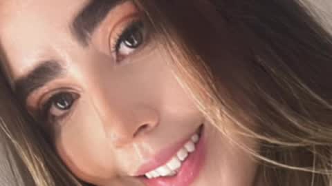 Snapshot of emi_royse chatting on June 2026 08:25:02 PM emi_royse online show from June 2026 08:25:02 PM