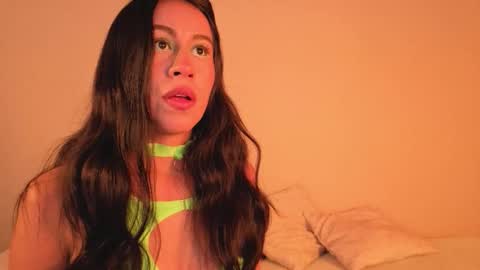 Emilia Gomez online show from October 2025 01:52:01 PM