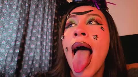 Emilia Gomez online show from October 2025 08:14:02 PM