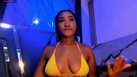 Snapshot of emii_brown chatting on April 2026 01:53:02 AM Emy online show from April 2026 01:53:02 AM