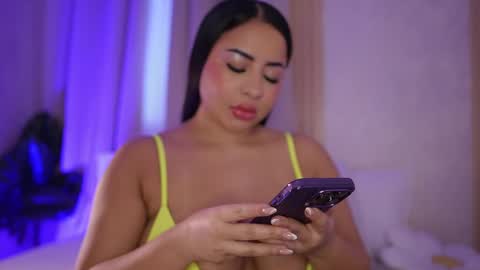 Snapshot of emiily_bell chatting on February 2025 10:36:02 PM    online show from February 2025 10:36:02 PM