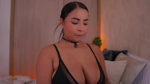 Snapshot of emiily_bell chatting on September 2025 04:34:02 AM    online show from September 2025 04:34:02 AM