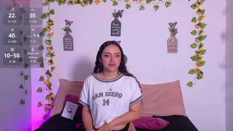 Snapshot of emiily_curly chatting on May 2026 12:00:01 PM Emily online show from May 2026 12:00:01 PM