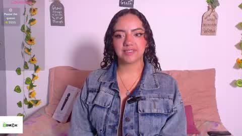 Snapshot of emiily_curly chatting on May 2026 11:05:01 AM Emily online show from May 2026 11:05:01 AM