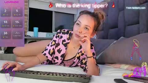 Snapshot of emiily_morgaan chatting on January 2025 02:40:01 AM Emy online show from January 2025 02:40:01 AM