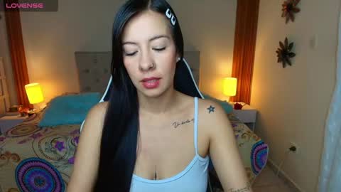 Snapshot of emiily_skinny chatting on July 2026 10:25:02 PM emiily_skinny online show from July 2026 10:25:02 PM