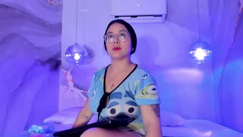 Snapshot of emiilycoopper chatting on June 2026 01:09:02 PM emiilycoopper online show from June 2026 01:09:02 PM