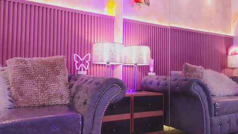 Emily online show from December 2024 01:01:02 PM