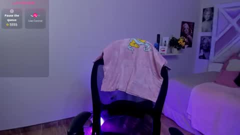 emilayton_ online show from September 2025 08:34:01 PM