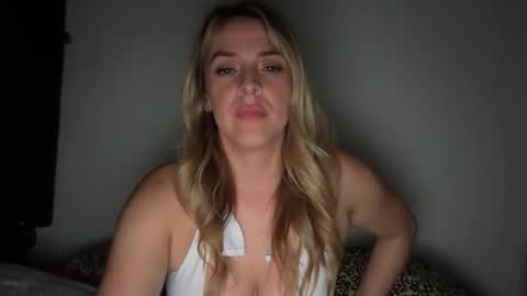 Snapshot of emilelovesyou chatting on June 2026 05:12:01 AM emilelovesyou online show from June 2026 05:12:01 AM