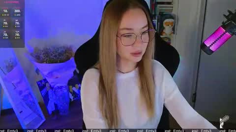 Emili online show from December 2025 02:04:01 PM