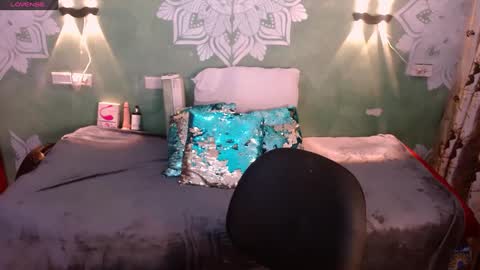 Emili roux online show from February 2025 03:57:02 PM