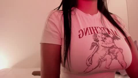 Snapshot of emilia_ghendle chatting on December 2024 01:47:02 AM Emilia Big Boobs online show from December 2024 01:47:02 AM