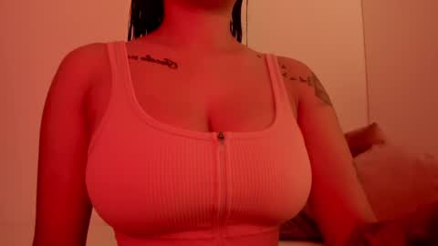 Snapshot of emilia_ghendle chatting on January 2025 01:30:01 PM Emilia Big Boobs online show from January 2025 01:30:01 PM