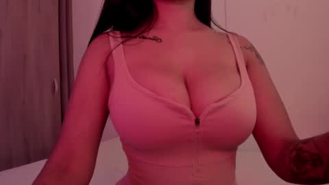 Snapshot of emilia_ghendle chatting on January 2025 04:34:01 PM Emilia Big Boobs online show from January 2025 04:34:01 PM
