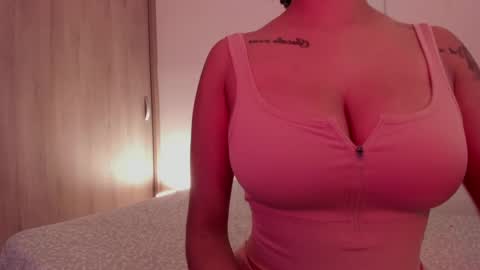 Snapshot of emilia_ghendle chatting on January 2025 10:13:02 PM Emilia Big Boobs online show from January 2025 10:13:02 PM