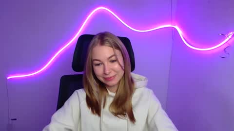 Emilia online show from September 2025 05:33:02 AM