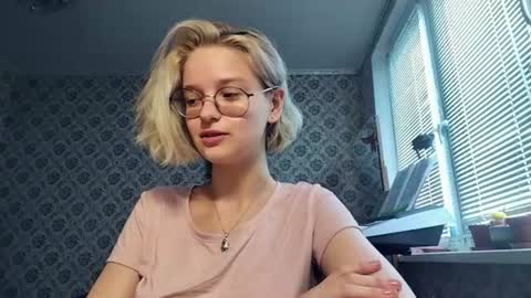 Snapshot of emiliastillwell chatting on August 2026 06:12:02 AM Emi online show from August 2026 06:12:02 AM