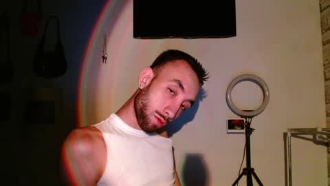 Snapshot of emilio_blue_ chatting on January 2025 05:58:02 AM Emilio online show from January 2025 05:58:02 AM