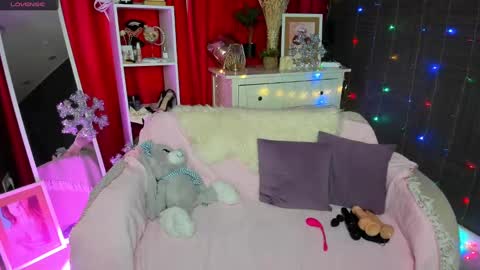 Emiliya online show from December 2024 04:12:01 AM