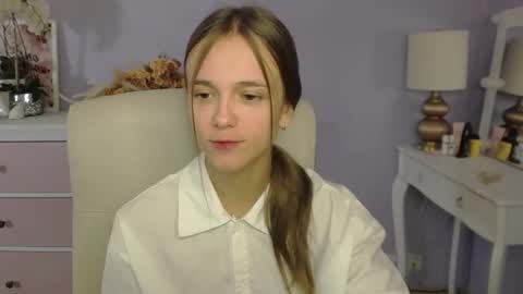 Emilly online show from December 2025 07:50:01 AM