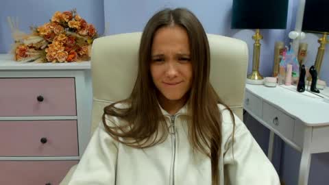 Snapshot of emilly_lust99 chatting on May 2026 06:42:01 AM Emilly online show from May 2026 06:42:01 AM