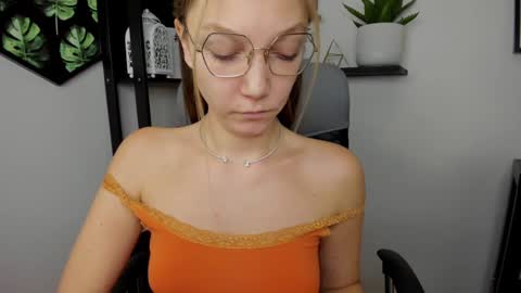 Emilly online show from January 2025 09:33:01 AM