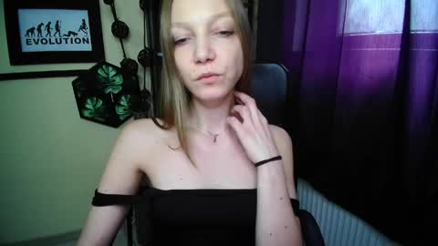 Snapshot of emilly_xkiss chatting on May 2026 12:35:02 PM Emilly online show from May 2026 12:35:02 PM