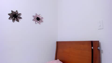 .  . online show from January 2025 07:00:01 PM