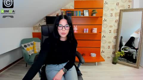 Snapshot of emillytaylor chatting on January 2025 10:58:02 AM EmillyTaylor online show from January 2025 10:58:02 AM