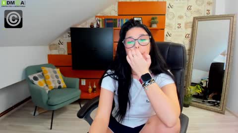 Snapshot of emillytaylor chatting on February 2025 07:50:01 AM EmillyTaylor online show from February 2025 07:50:01 AM